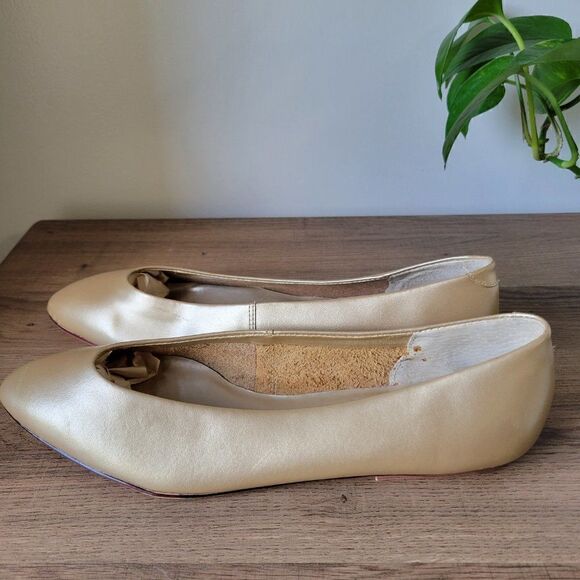 NEVER WORN VINTAGE PARTNERS MERVYNS LIGHT GOLD GENUINE LEATHER FLATS 10M - Picture 5 of 15